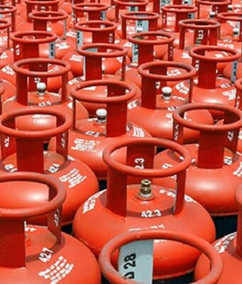 202 रूपए कम हुए LPG सिलेंडर के दाम, उपभोक्ताओं को बड़ी राहत, पढ़ें व देखें