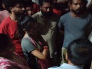 जालंधर: ‘चूड़े वाली लौंदी चिट्टा’! लोगों ने इलाके में नशा खरीदने पहुंची नवविवाहित युवती को पकड़ा, पढ़ें व देखें