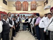मेयर वनीत धीर, वरिष्ठ उपमहापौर बलबीर सिंह ढिल्लों और कमिश्नर गौतम जैन ने जालंधर बार एसोसिएशन का दौरा किया