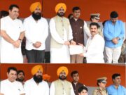जालंधर के प्रख्यात समाजसेवक रमेश लखनपाल व स्वच्छता अभियान मुहीम का थीम सांग गाने वाले अक्षत शर्मा को मंत्री तरुणप्रीत सौंद ने जिला स्तरीय कार्यक्रम में किया सम्मानित, पढ़ें व देखें