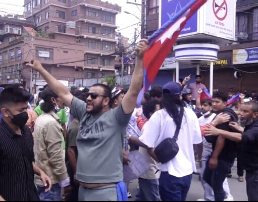 नेपाल के प्रधानमंंत्री केपी शर्मा ओली ने दिया इस्तीफा, प्रदर्शनकारियों ने संसद में लगाई आग, पढ़ें व देखें