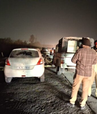 पंजाब: आतंकियों संग मुठभेड़ ! क्रॉस फायरिंग के बीच 1 आतंकी की मौत तो 1 घायल, बड़े पुलिस अधिकारी ने बताया PAK टेरर मॉड्यूल, हैंड ग्रेनेड सहित भारी मात्रा में हथियार बरामद, पढ़ें व देखें