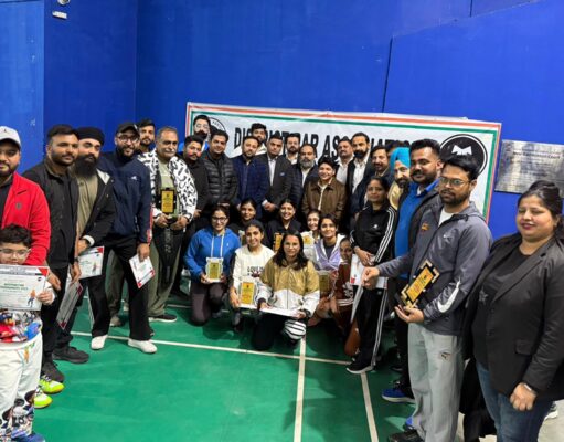 जालंधर: वकीलों को तनावपूर्ण वर्किंग वातावरण के बीच स्वास्थ्य प्रतिस्पर्धा, खेल भावना व आपसी सौहार्द के लिए बैडमिंटन टूर्नामेंट का आयोजन