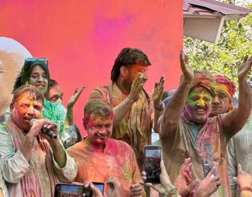 दीपक बाली ने अरविंद केजरीवाल और मनीष सिसोदिया के साथ मनाई होली, ईमानदारी की बेईमानी पर हुई जीत को समर्पित है यह होली – दीपक बाली