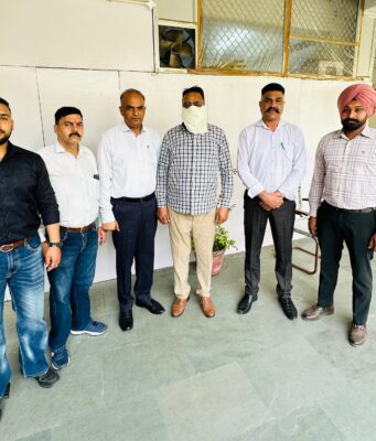 जालंधर: विजिलेंस की रेड थाना-2 में, ASI रिश्वत लेता रंगे हाथों काबू, पढ़ें व देखें