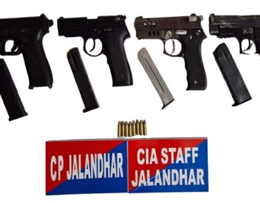 जालंधर: 4 आरोपी गिरफ्तार, बड़ी मात्रा में हथियार बरामद, पढ़ें व देखें