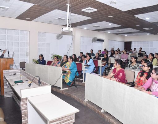 एच.एम.वी. में नैनो रिवोल्यूशन : बिल्डिंग द फ्यूचर एटम बाय एटम’ विषय पर सेमिनार – सह – कार्यशाला का आयोजन