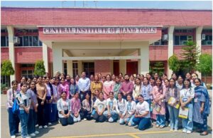 सीआईएचटी में ओद्योगिक भ्रमण ने एचएमवी छात्राओं को किया समृद्ध