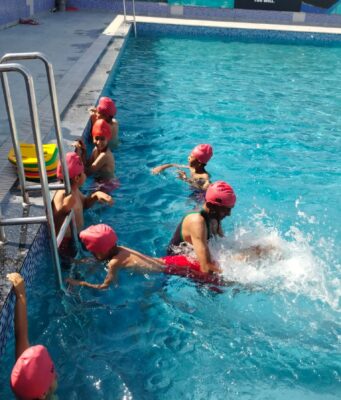 डिप्स नूरमहल में समर स्विमिंग पूल एक्टिविटी का शानदार आयोजन