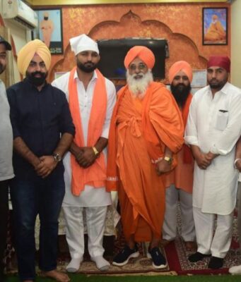 ਕਬੱਡੀ ਦੇ ਮੈਦਾਨ ਤੋਂ ਸਿਆਸਤ ਵੱਲ ਪਾਲਾ ਜਲਾਲਪੁਰ ਦੀ ਐਂਟਰੀ — ਸੰਤ ਬਲਵੀਰ ਸਿੰਘ ਸੀਚੇਵਾਲ ਤੋਂ ਲਿਆ ਆਸ਼ੀਰਵਾਦ, ਸ਼ਾਹਕੋਟ ਹਲਕੇ ਦੇ ਮੁੱਦਿਆਂ ‘ਤੇ ਵੀ ਹੋਈ ਚਰਚਾ