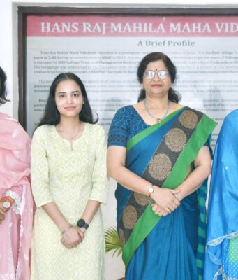 एच.एम.वी. की जर्नलिज्म की छात्राएं यूनिवर्सिटी में शीर्ष पर