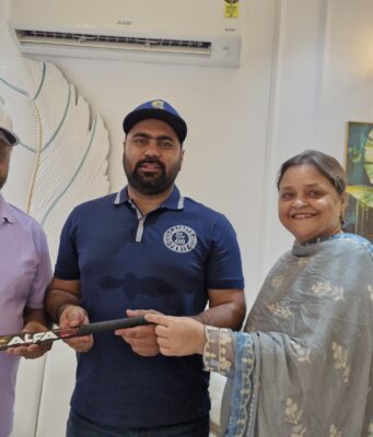 ਸੁਰਿੰਦਰ ਭਾਪਾ ਤੇ ਕੌਂਸਲਰ ਹੈਪੀ ਵੱਲੋਂ ਉਲੰਪੀਅਨ ਸਿਮਰਨਜੀਤ ਸਿੰਘ (ਪੀ.ਸੀ.ਐੱਸ.) ਦਾ ਆਪਣੇ ਗ੍ਰਹਿ ਪਹੁੰਚਣ ‘ਤੇ ਸ਼ਾਨਦਾਰ ਸਵਾਗਤ