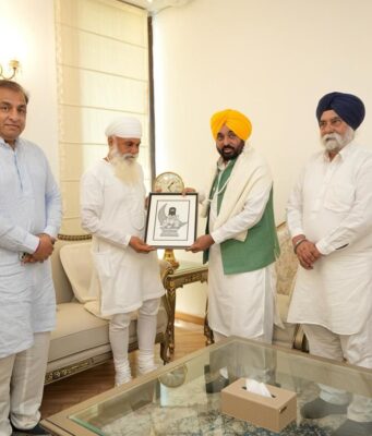 सतगुरु उदय सिंह जी के साथ पंजाब के मुख्यमंत्री भगवंत सिंह मान से मिलने पहुंचे नितिन कोहली