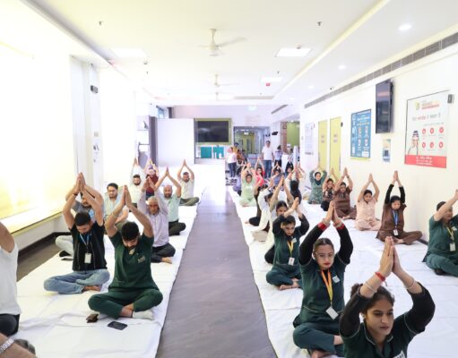 एन.एच.एस अस्पताल द्वारा अंतरराष्ट्रीय योग दिवस उत्साहपूर्वक मनाया गया