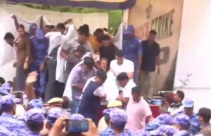 बड़ी खबर : जंतर मंतर पर भूख हड़ताल कर रहे सोनम वांगचुक को दिल्ली पुलिस ने जबरन उठा हॉस्पिटल में करवाया दाखिल, पढ़ें व देखें