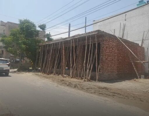 जालंधर में अवैध निर्माण पर नगर निगम बेपरवाह, चीमा चौक नजदीक बन कर ‘पूरी’ हुई अवैध दुकानें, पढ़ें व देखें