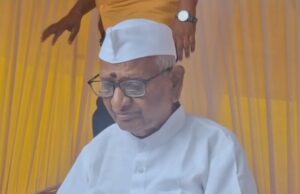 अन्ना हजारे का मौन प्रोटेस्ट: दिल्ली में छात्रों के समर्थन में आंदोलन के दौरान हुए भावुक, पढ़ें व देखें