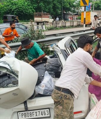 जालंधर : सुबह सुबह 3 की सड़क हादसे में मौत, Swift कार ट्रक से टकराई, पढ़ें व देखें