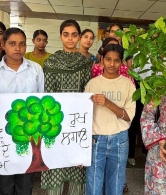 डिप्स आईएमटी कॉलेज में हरियाली का संदेश, विद्यार्थियों ने रोपे पौधे