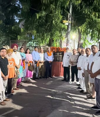 जालंधर: वार्ड नंबर 25 के चहार बाग में 28.60 लाख रुपये की लागत से सड़कों के विकास कार्यों का उद्घाटन