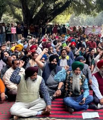 पंजाब: सामूहिक छुट्टी पर सरकारी कर्मी, मंत्री अमन अरोड़ा की 2 टूक, पढ़ें व देखें
