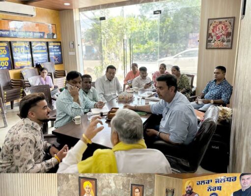 जालंधर नार्थ हलके के प्रभारी और मेयर वनीत धीर ने सुनीं लोगों की समस्याएं, कई कॉलोनियों के मुद्दों का मौके पर करवाया समाधान