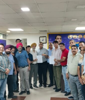 जालंधर: न्यू जवाहर नगर (बैंक कॉलोनी) वेलफेयर सोसाइटी ने हलका इंचार्ज नितिन कोहली को दिया ज्ञापन, पढ़ें व देखें